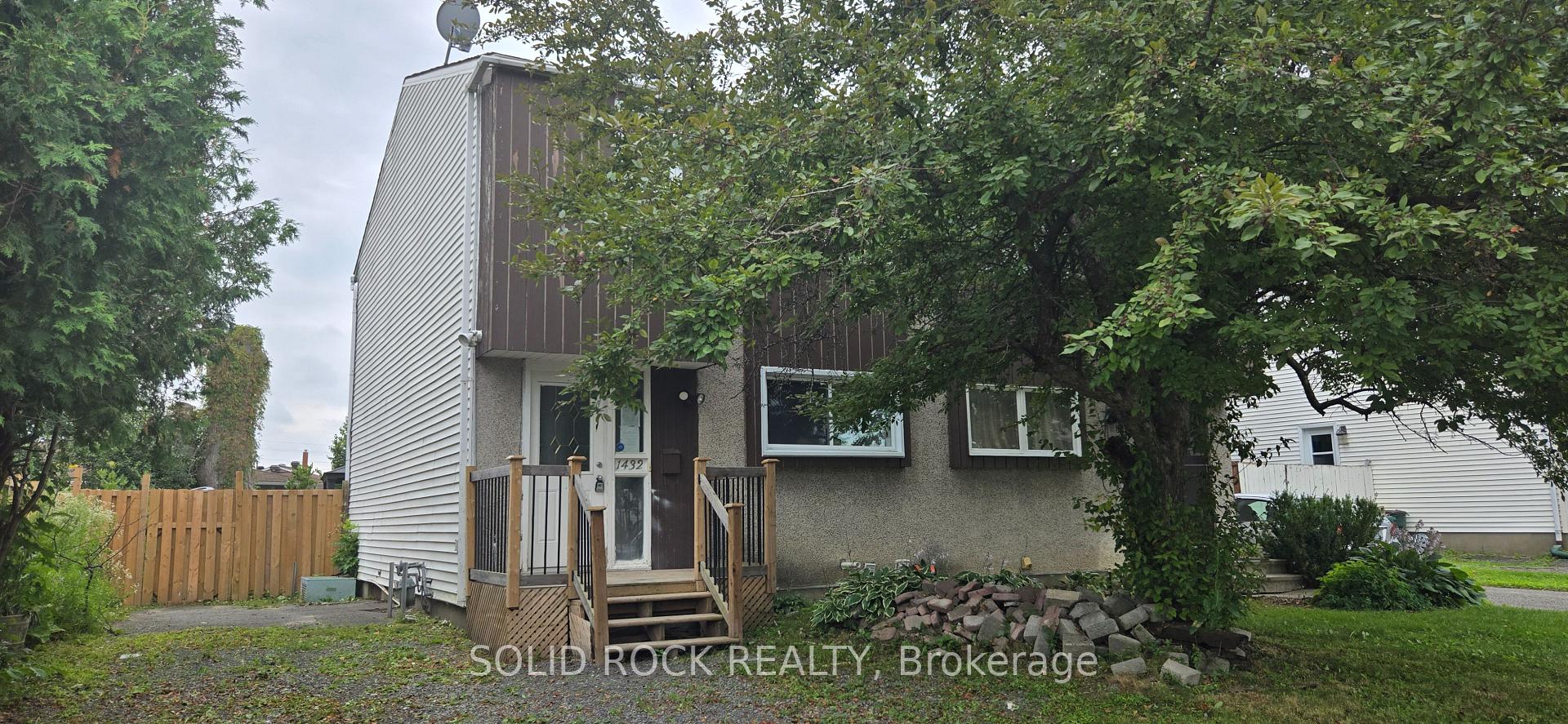 Front of 1432 Leigh Crescent