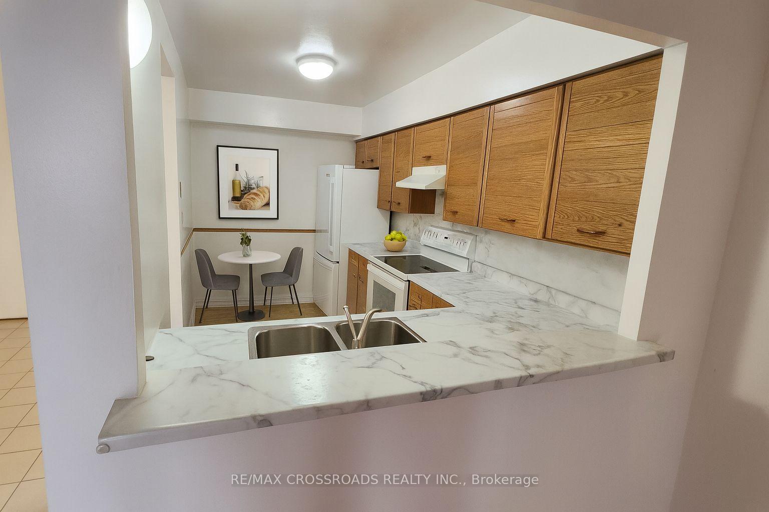 Photo 10 of Unit 823, 25 Austin Drive, Markham, Markville — HOMEH