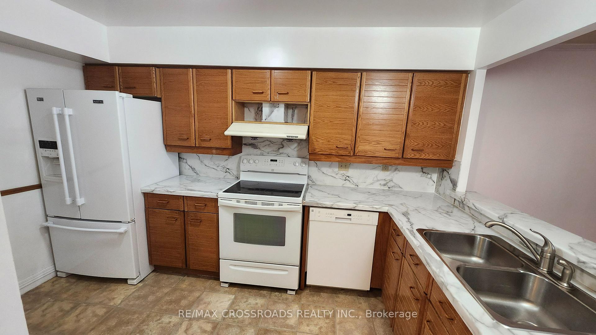 Photo 11 of Unit 823, 25 Austin Drive, Markham, Markville — HOMEH