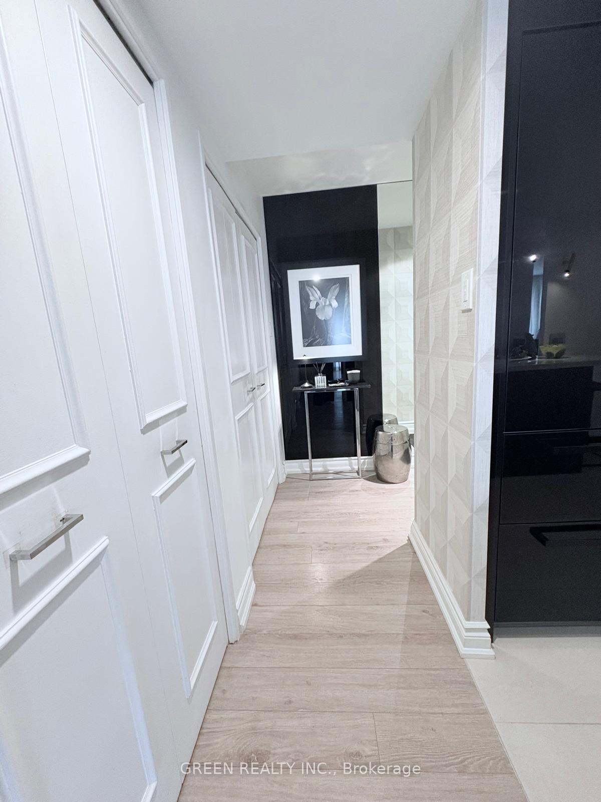 Photo 3 of Unit 502, 70 Montclair Avenue, Toronto, Forest Hill South — HOMEH