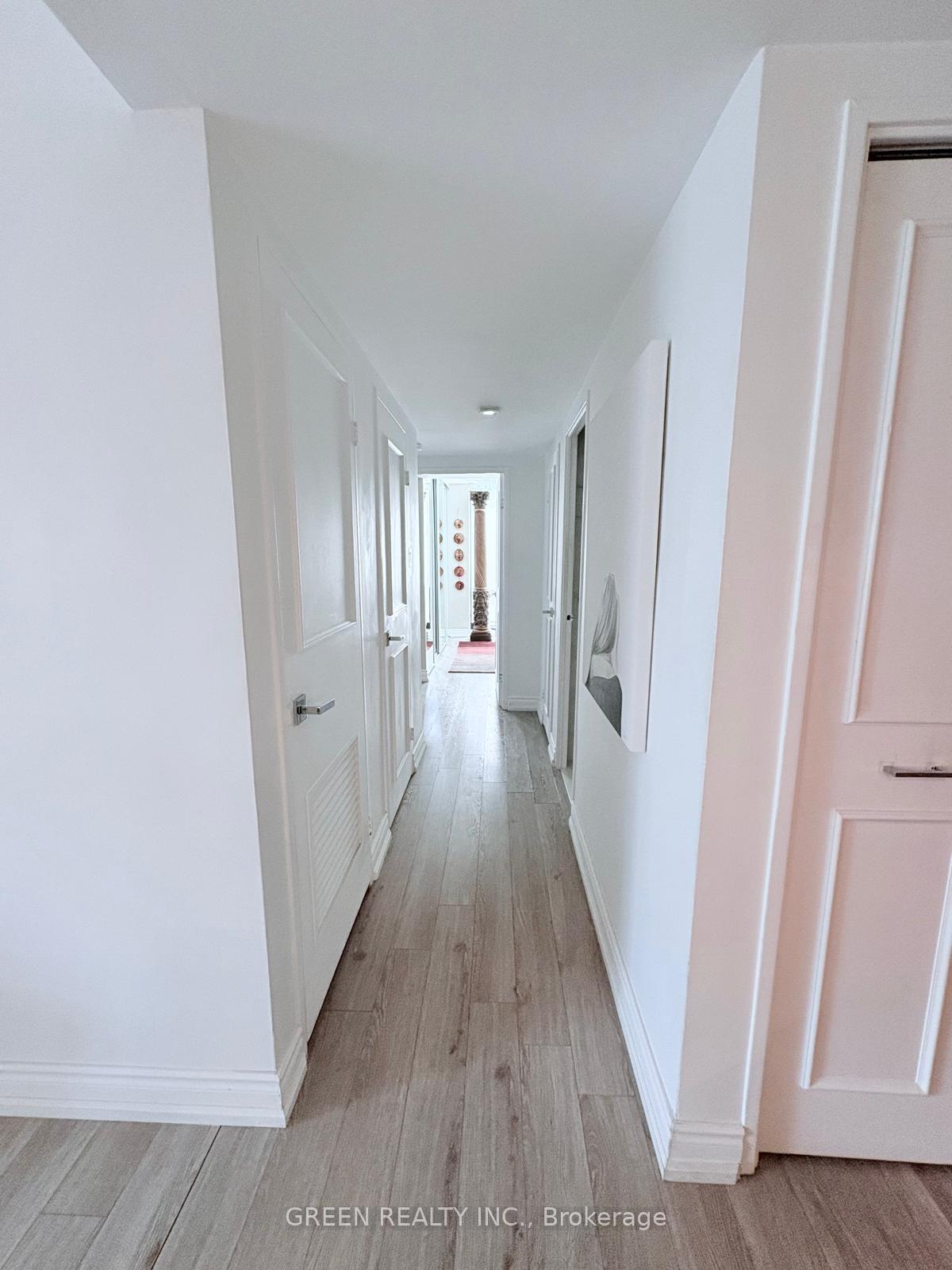 Photo 4 of Unit 502, 70 Montclair Avenue, Toronto, Forest Hill South — HOMEH