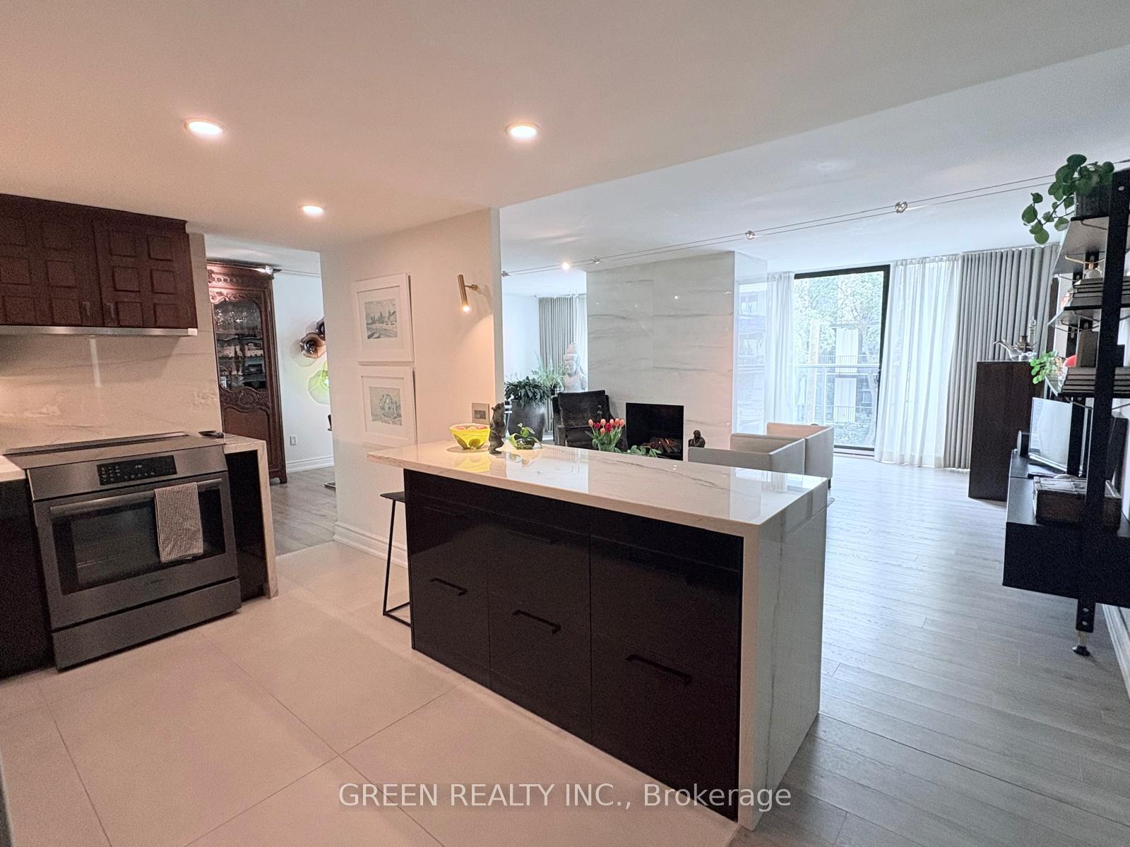 Photo 8 of Unit 502, 70 Montclair Avenue, Toronto, Forest Hill South — HOMEH