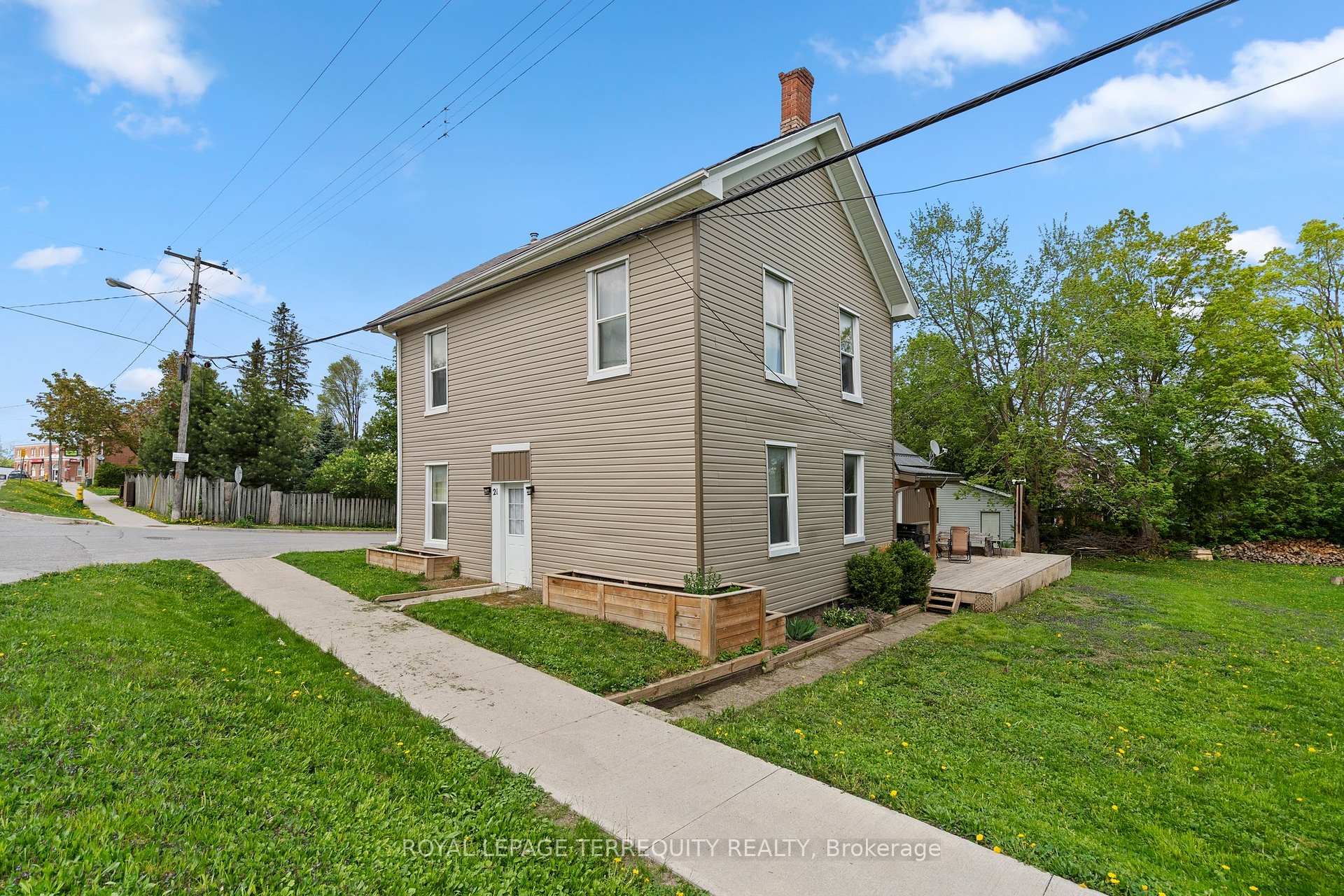 Front of 21 Albert Street S
