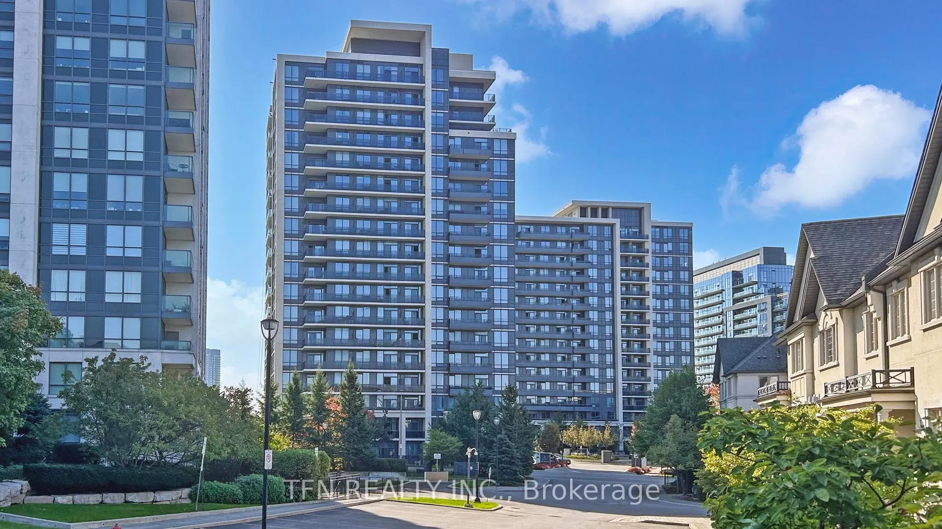 Front of Unit 307, 75 North Park Road S