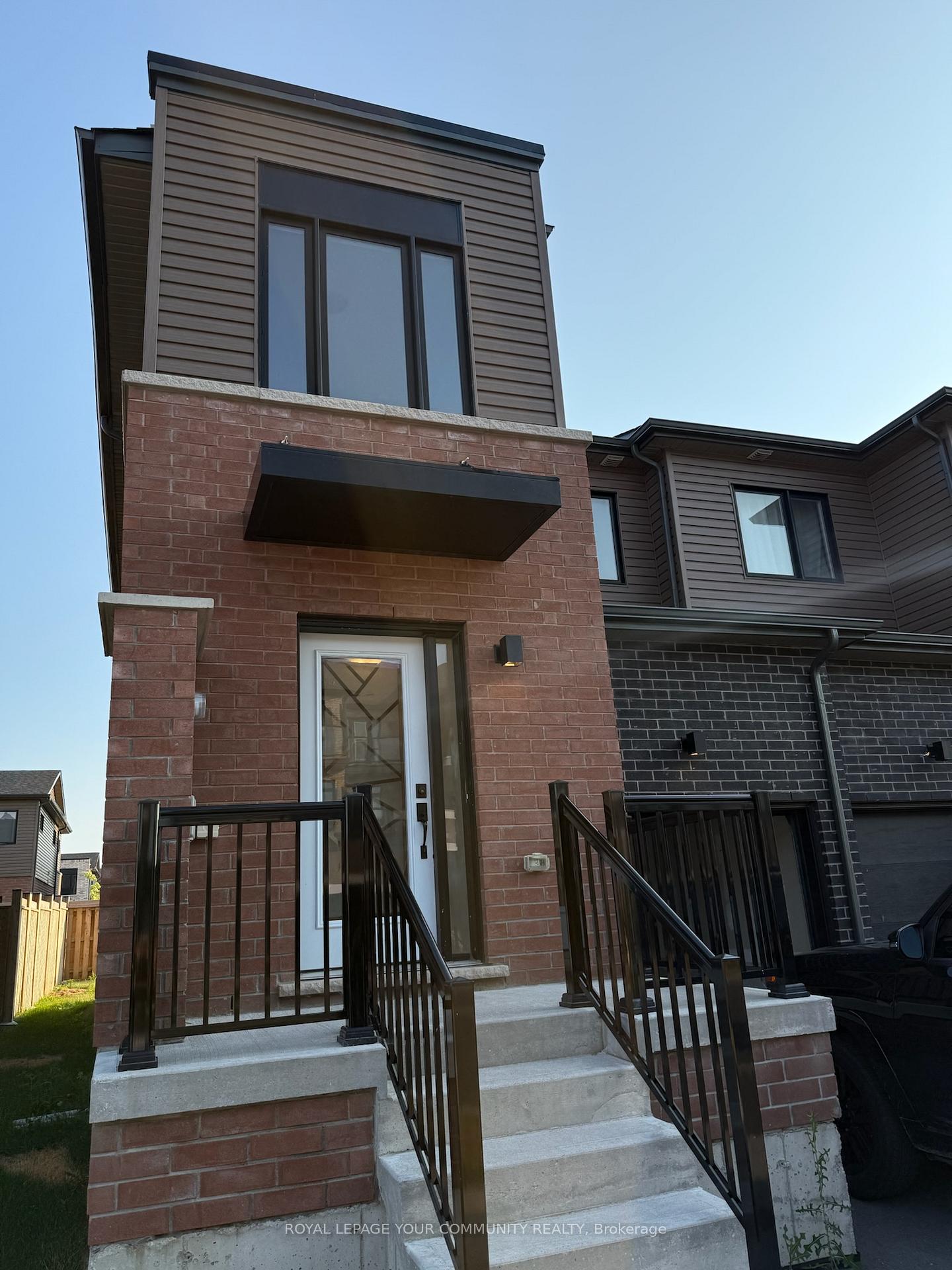 Front of 141 Turnberry Lane