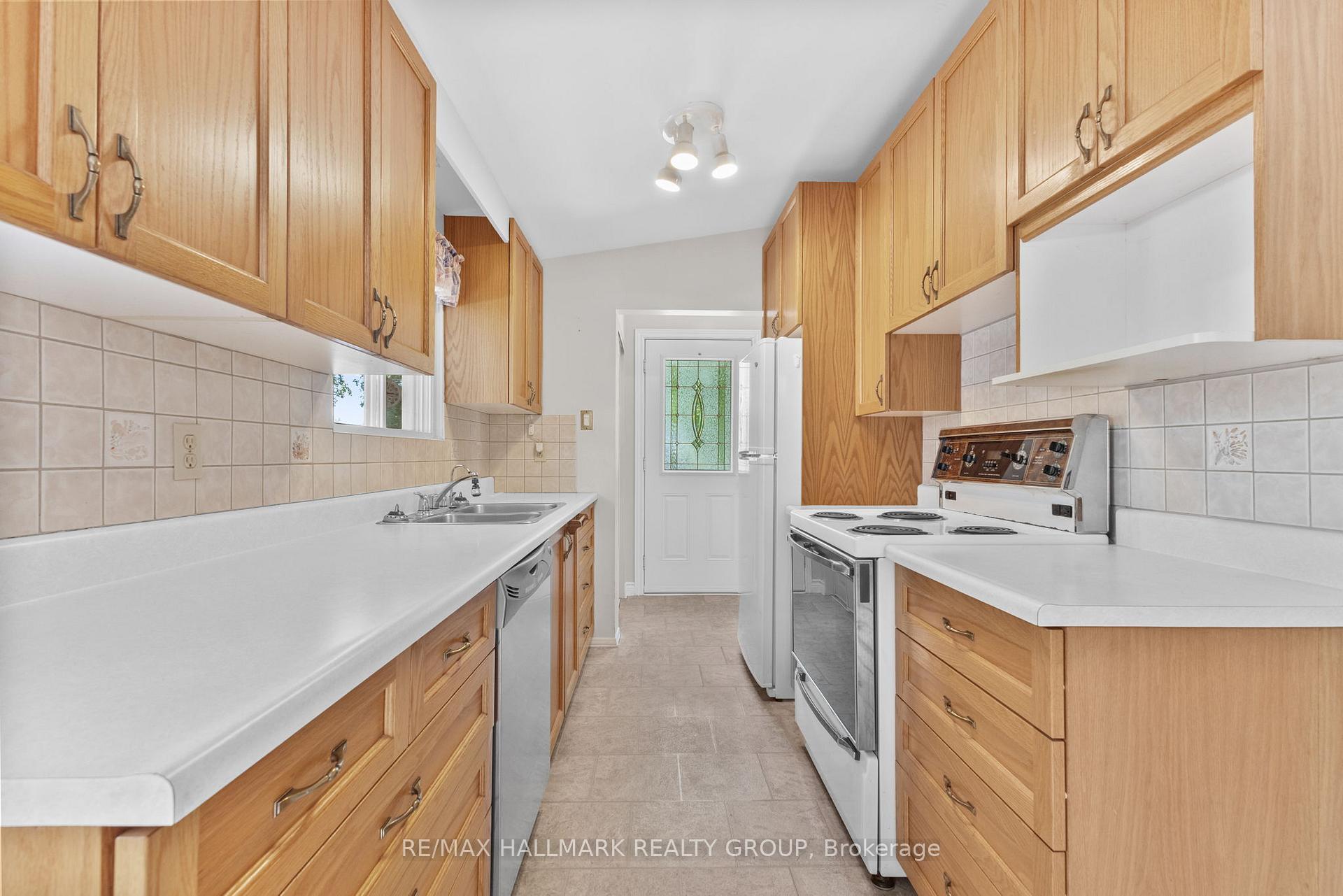 Photo 5 of 2234 Bingham Street, Ottawa, Elmvale Acres/Urbandale — HOMEH