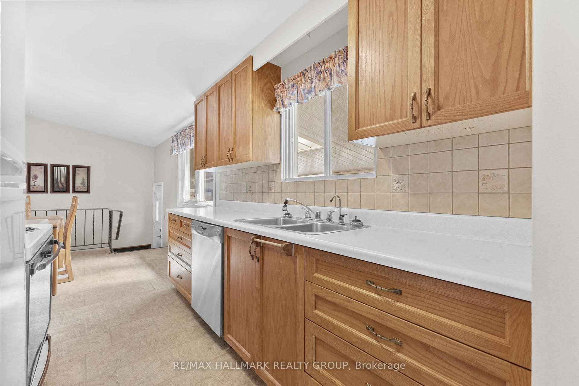 Photo 7 of 2234 Bingham Street, Ottawa, Elmvale Acres/Urbandale — HOMEH