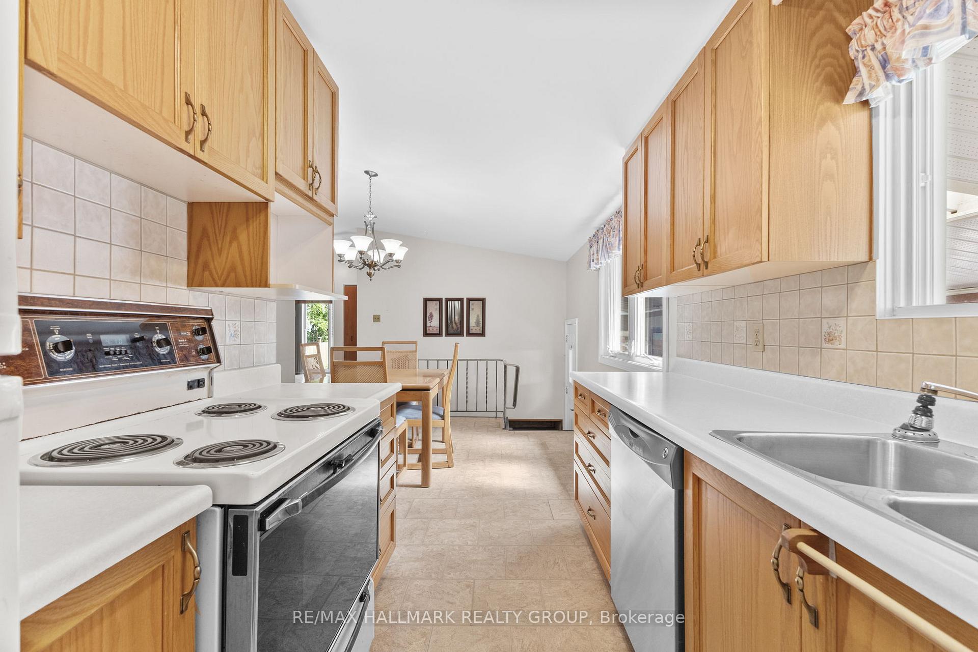 Photo 9 of 2234 Bingham Street, Ottawa, Elmvale Acres/Urbandale — HOMEH