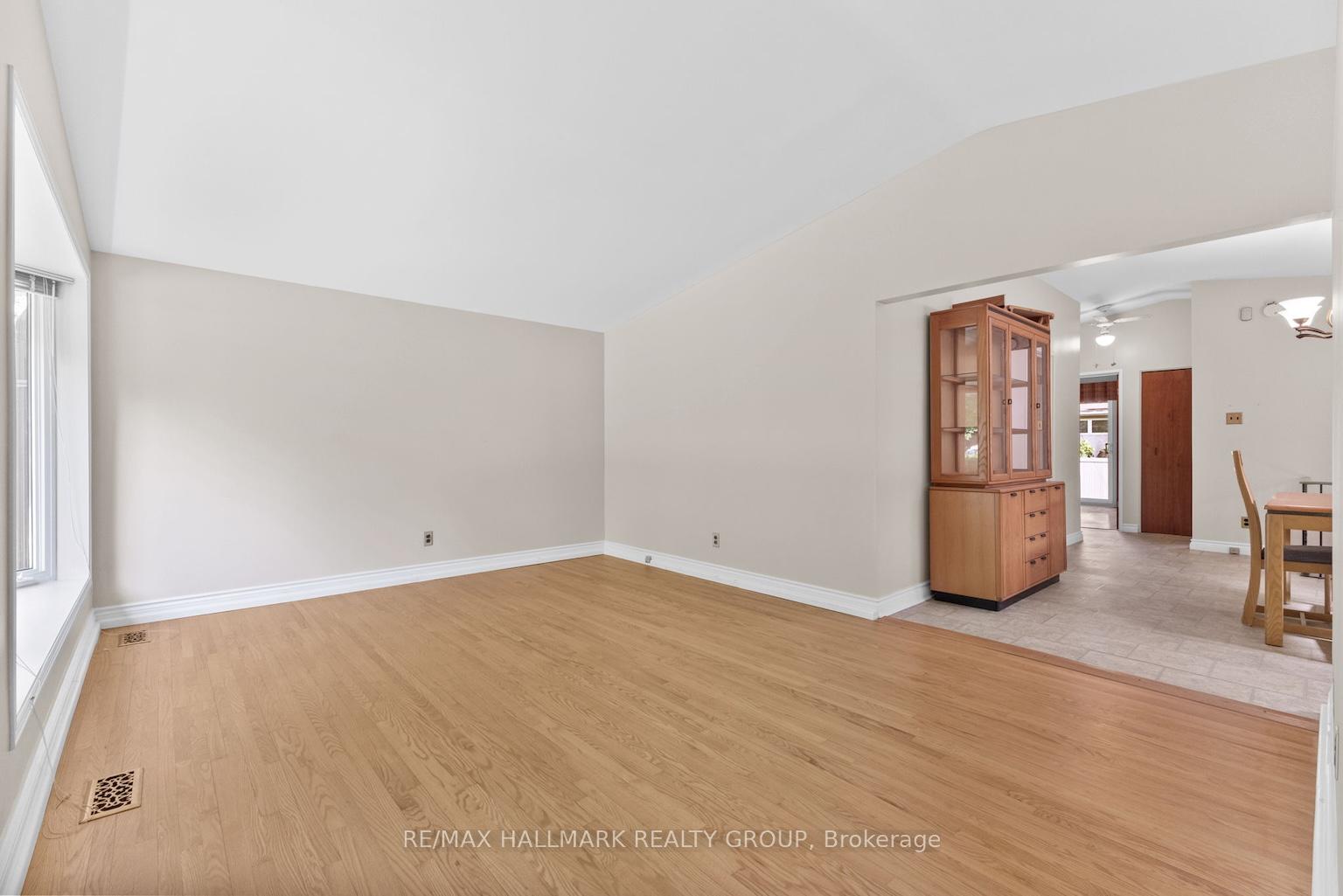 Photo 11 of 2234 Bingham Street, Ottawa, Elmvale Acres/Urbandale — HOMEH