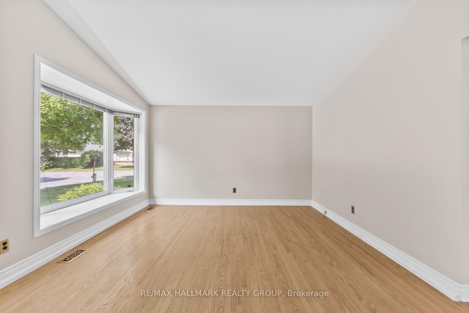Photo 16 of 2234 Bingham Street, Ottawa, Elmvale Acres/Urbandale — HOMEH