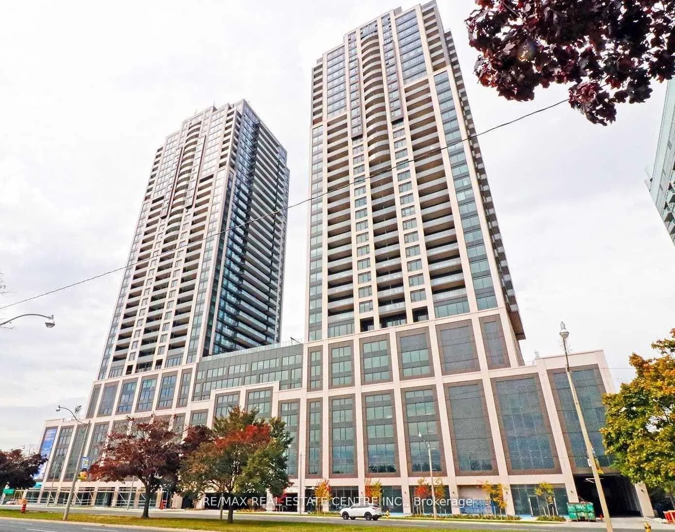 Front of Unit 1909, 1928 Lake Shore Boulevard W
