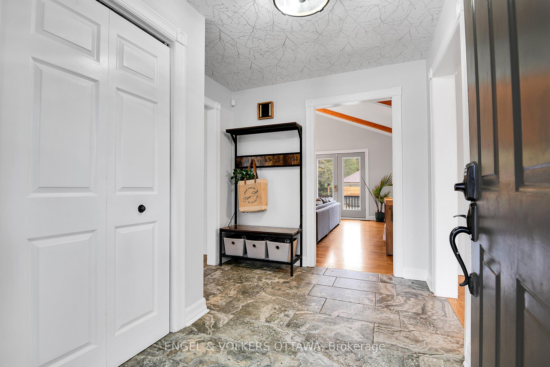 Photo 3 of 102 Delaney Drive, Ottawa, Huntley Ward (South West) — HOMEH