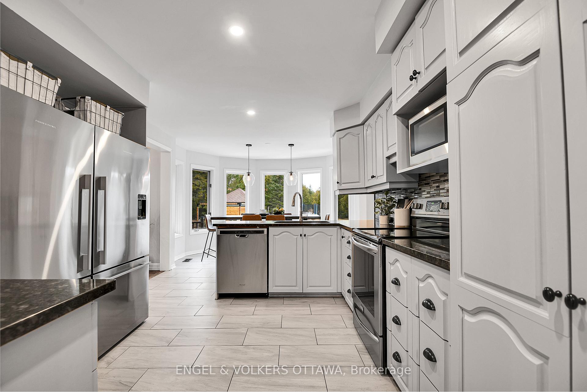 Photo 10 of 102 Delaney Drive, Ottawa, Huntley Ward (South West) — HOMEH