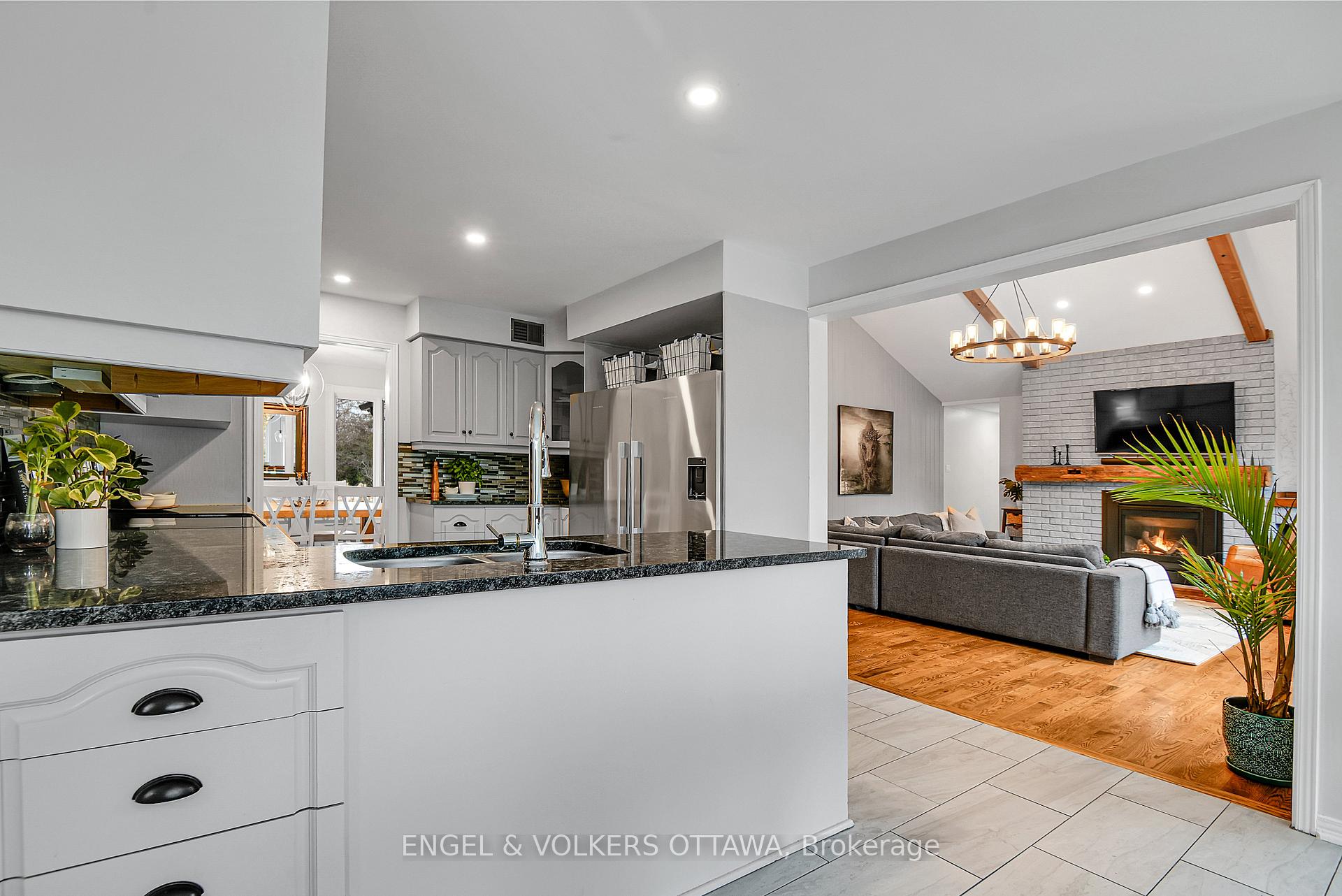Photo 7 of 102 Delaney Drive, Ottawa, Huntley Ward (South West) — HOMEH