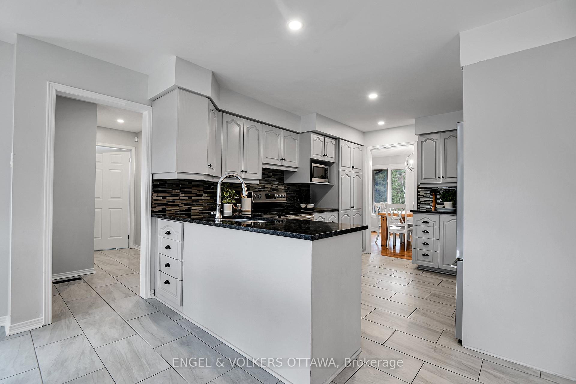 Photo 13 of 102 Delaney Drive, Ottawa, Huntley Ward (South West) — HOMEH