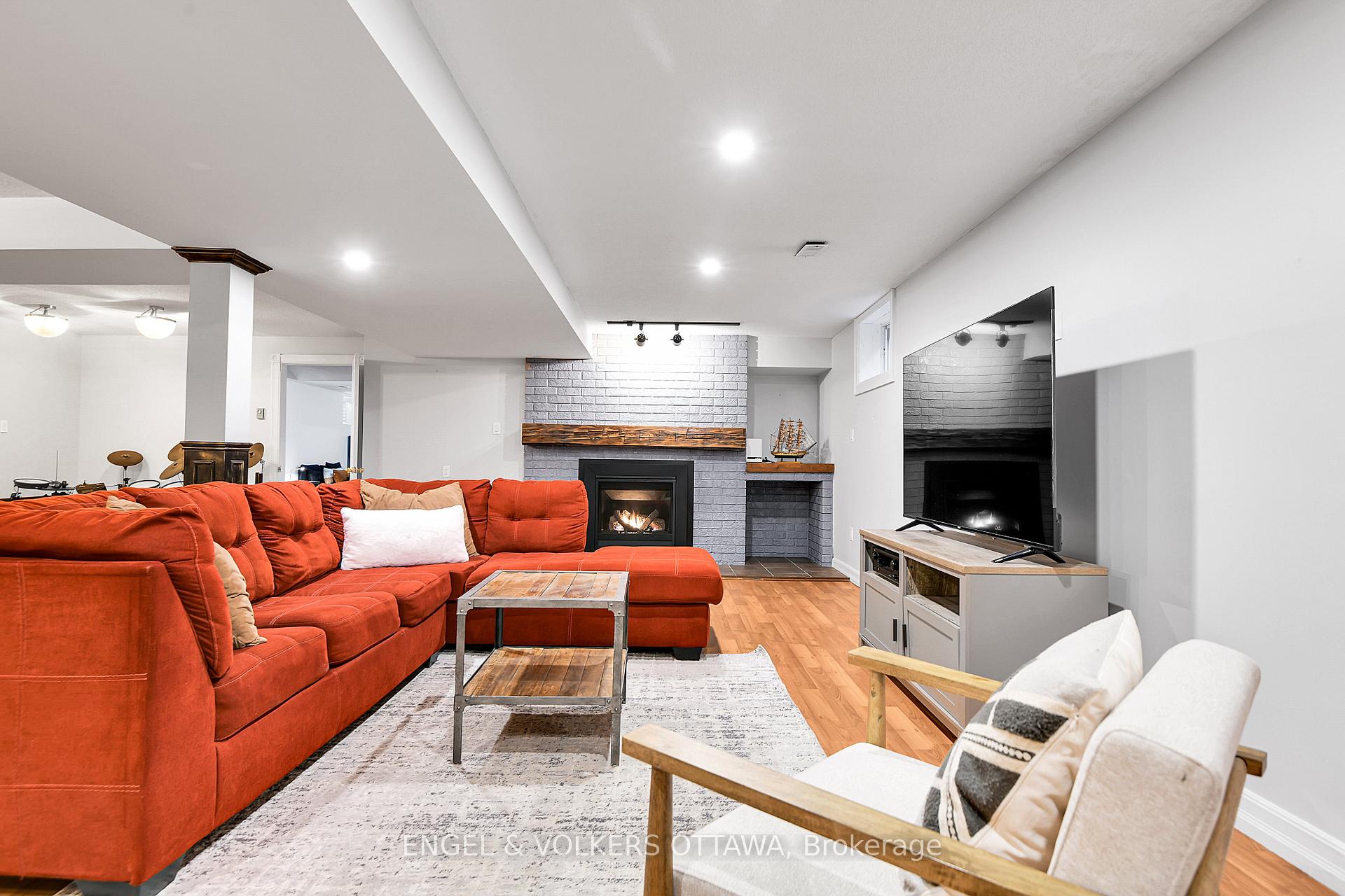 Photo 21 of 102 Delaney Drive, Ottawa, Huntley Ward (South West) — HOMEH