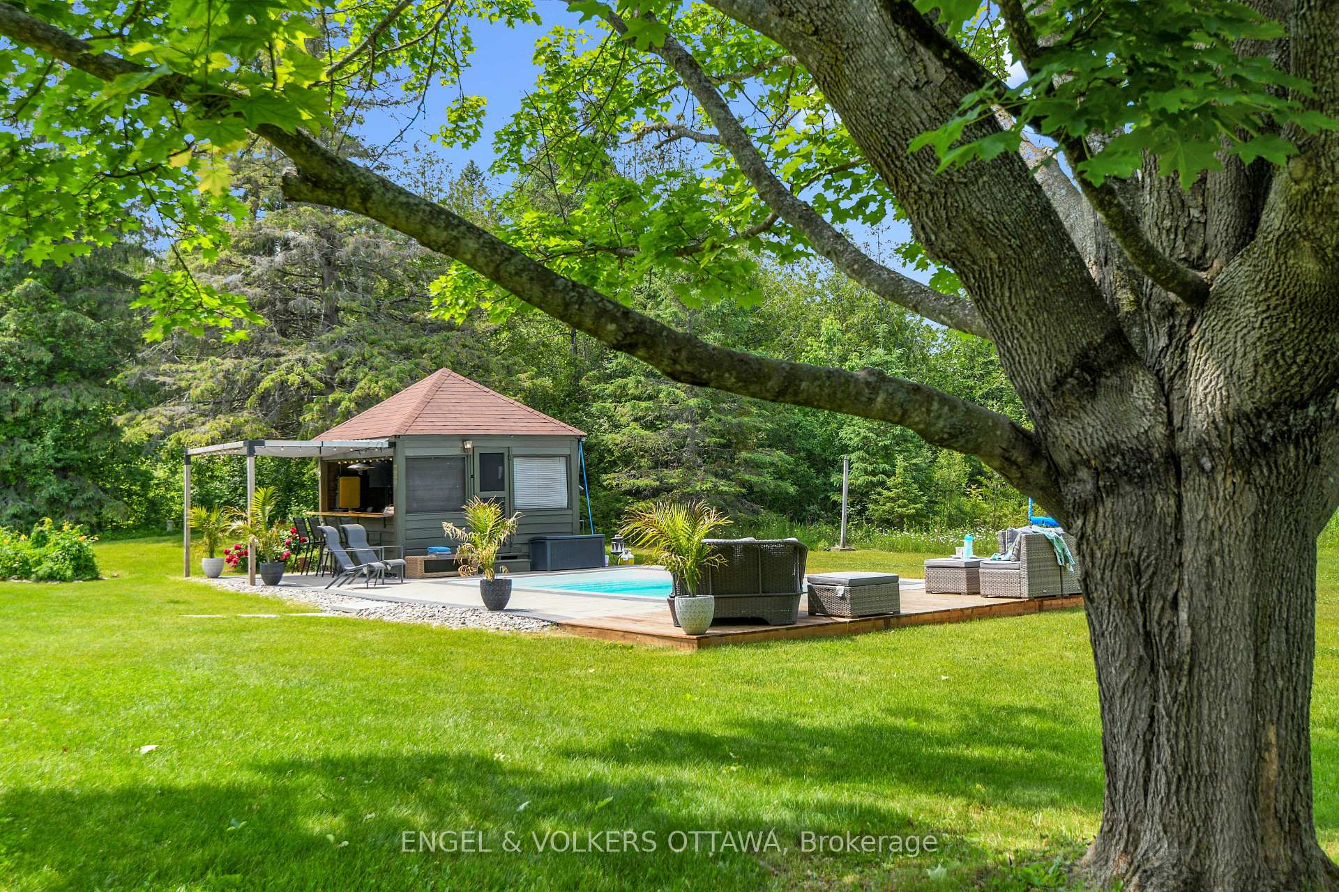 Photo 24 of 102 Delaney Drive, Ottawa, Huntley Ward (South West) — HOMEH