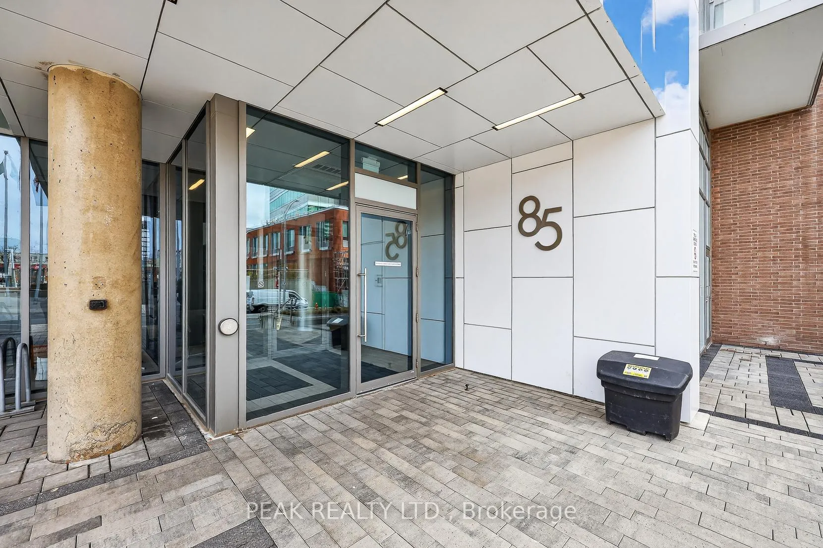 Photo 2 of Unit 1006, 85 Duke Street W, Kitchener — HOMEH