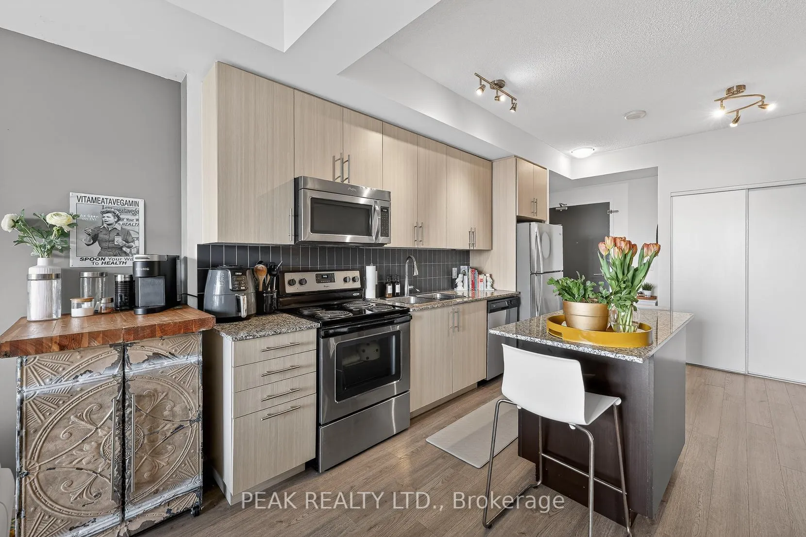 Photo 8 of Unit 1006, 85 Duke Street W, Kitchener — HOMEH