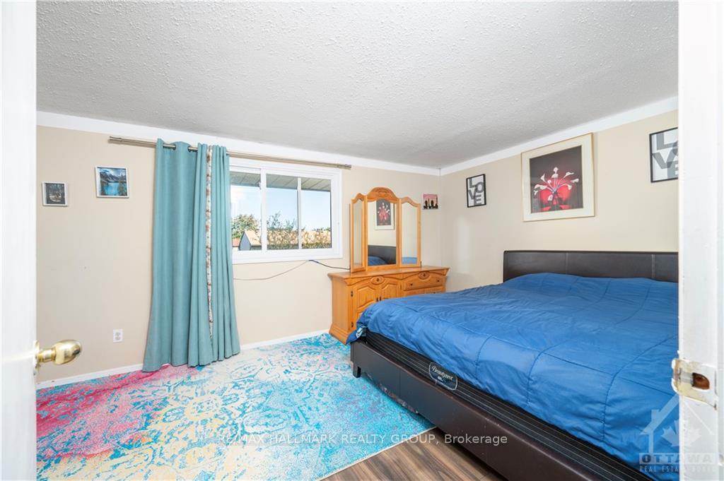 Photo 12 of 2570 Southvale Crescent, Ottawa, Sheffield Glen/Industrial Park — HOMEH