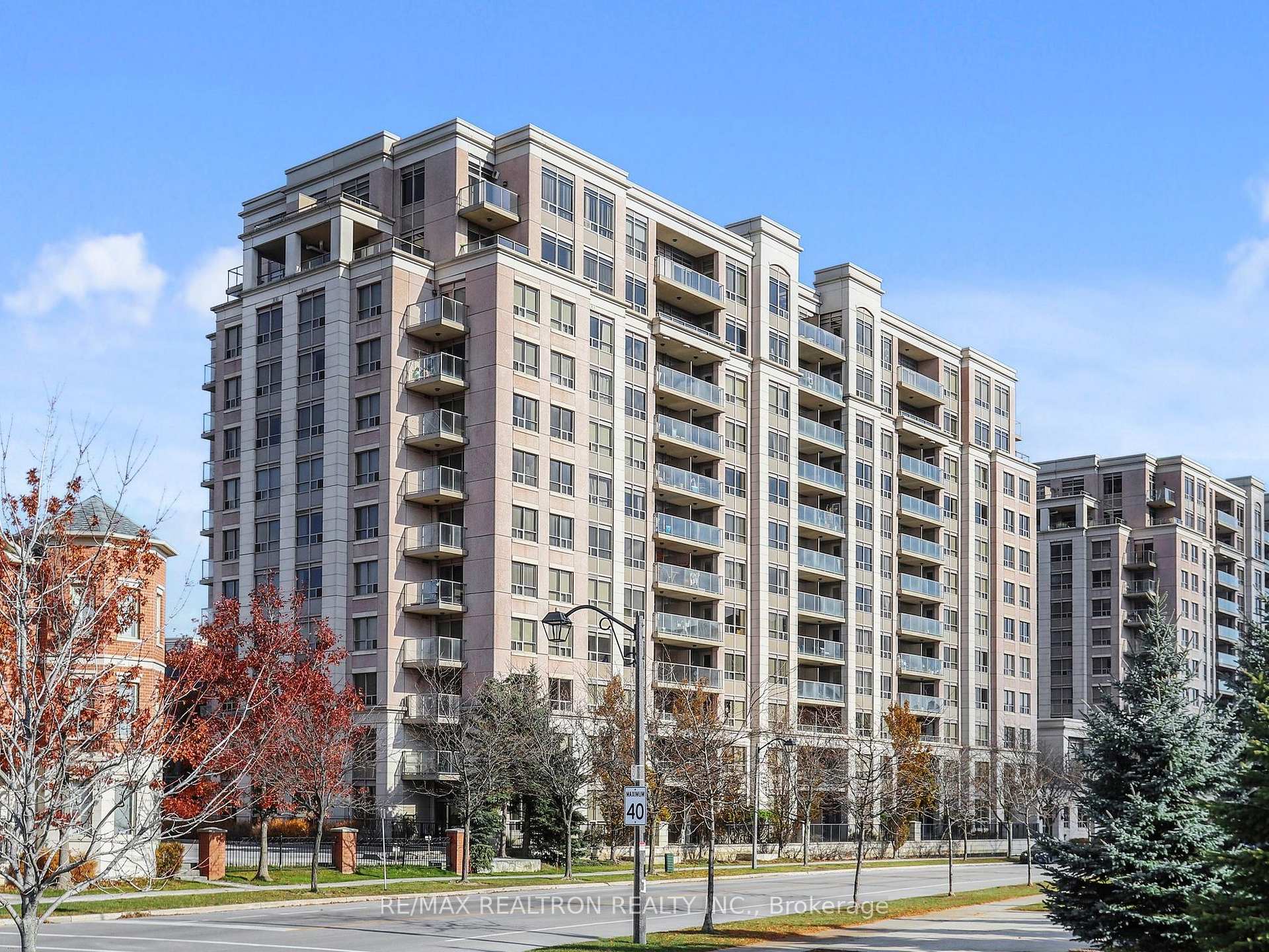 Photo 2 of Unit 306, 37 Galleria Parkway, Markham, Commerce Valley — HOMEH