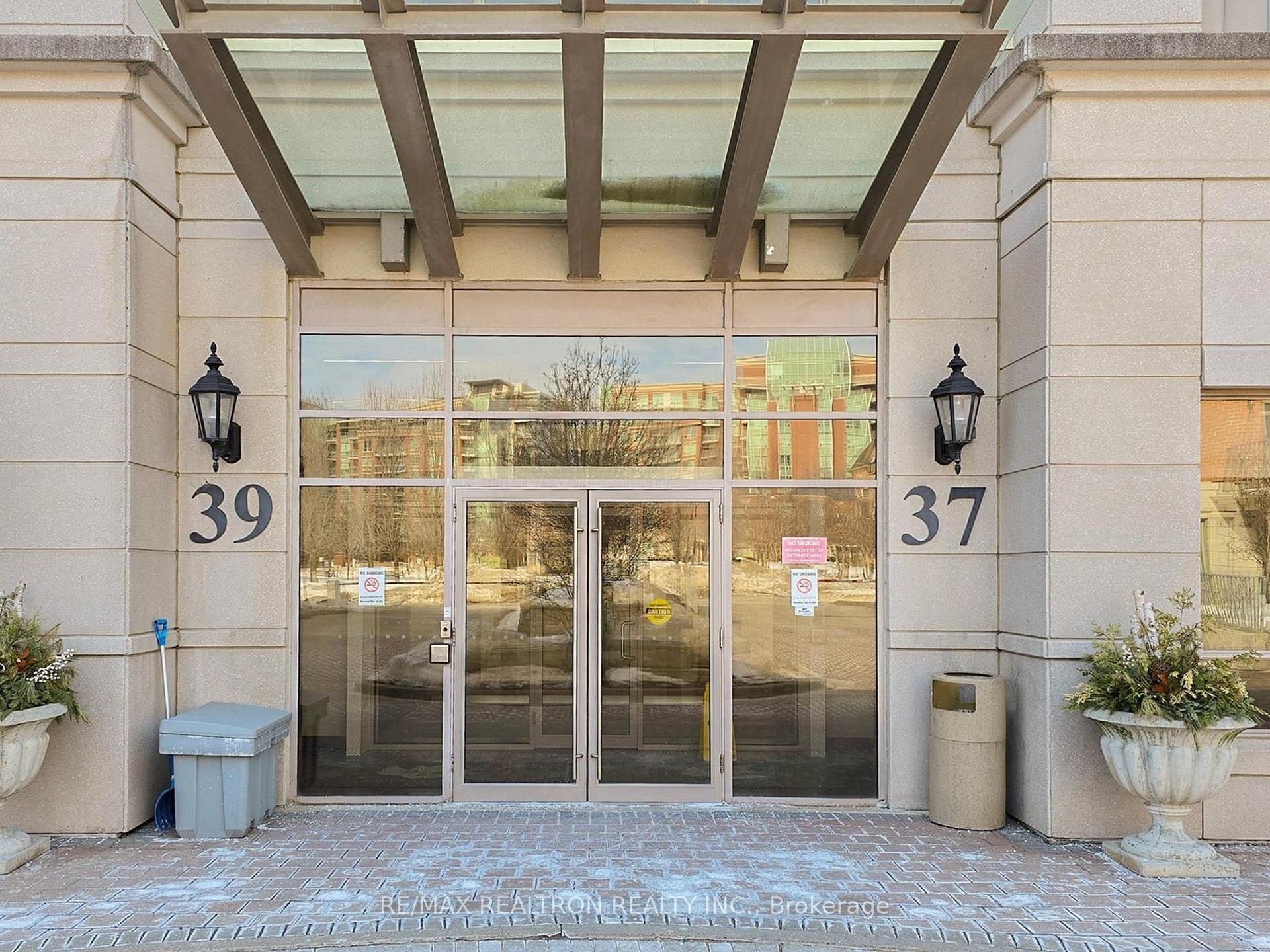 Photo 3 of Unit 306, 37 Galleria Parkway, Markham, Commerce Valley — HOMEH