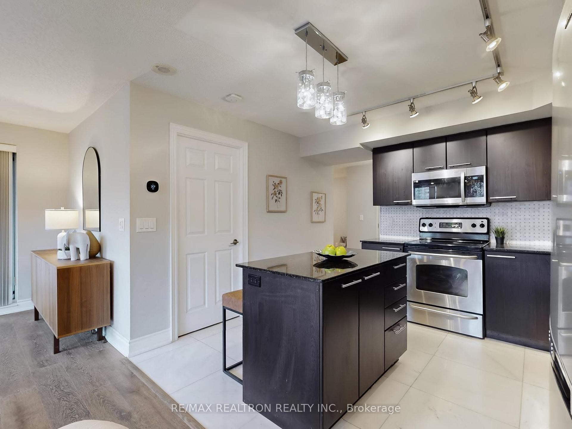 Photo 24 of Unit 306, 37 Galleria Parkway, Markham, Commerce Valley — HOMEH