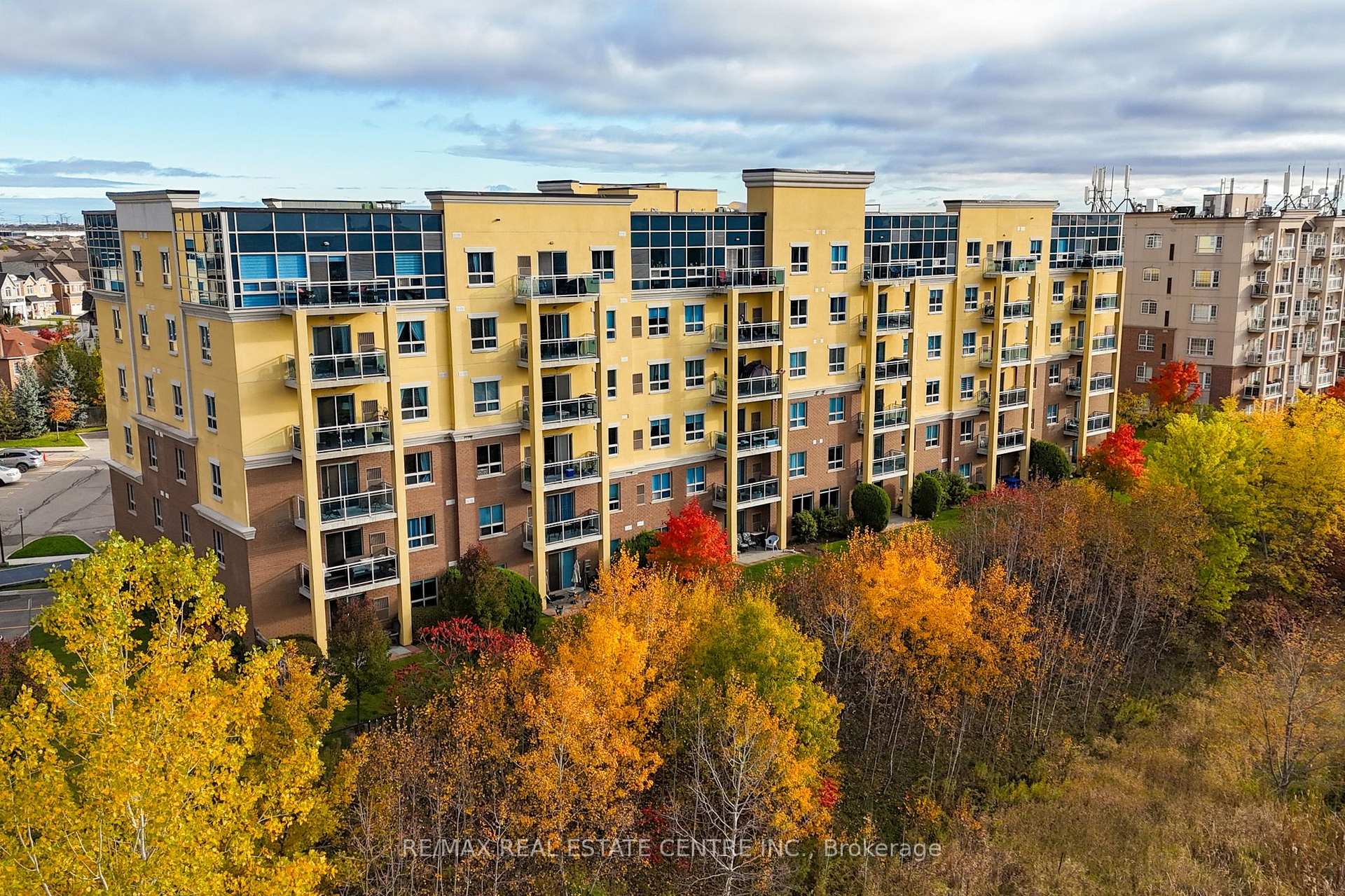 Photo 5 of Unit 305, 1419 Costigan Road, Milton, Clarke — HOMEH