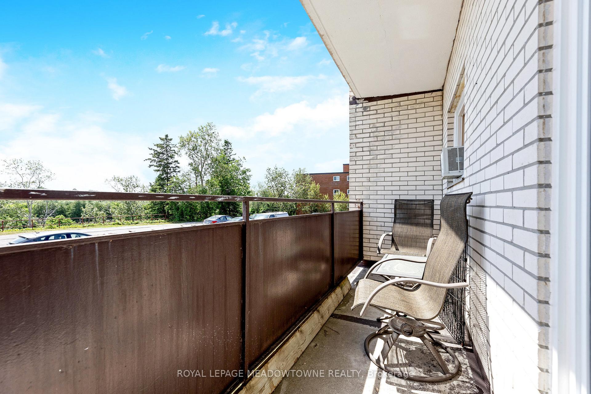 Photo 2 of Unit 203, 53 Conroy Crescent, Guelph, Dovercliffe Park/Old University — HOMEH