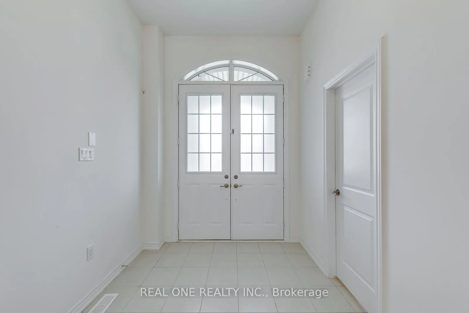 Photo 8 of 39 Stauffer Road, Brantford — HOMEH