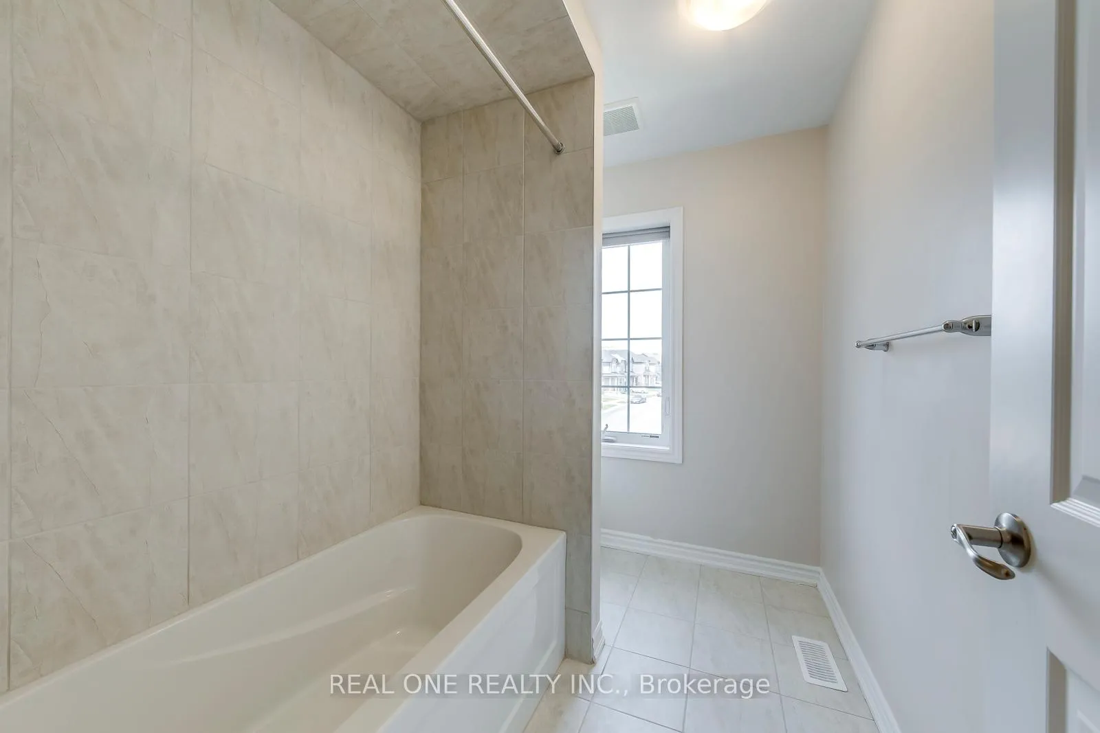 Photo 43 of 39 Stauffer Road, Brantford — HOMEH