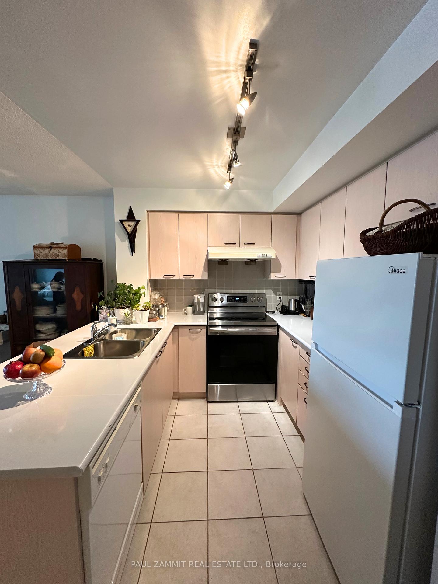 Photo 3 of Unit 702, 62 Suncrest Boulevard, Markham, Commerce Valley — HOMEH