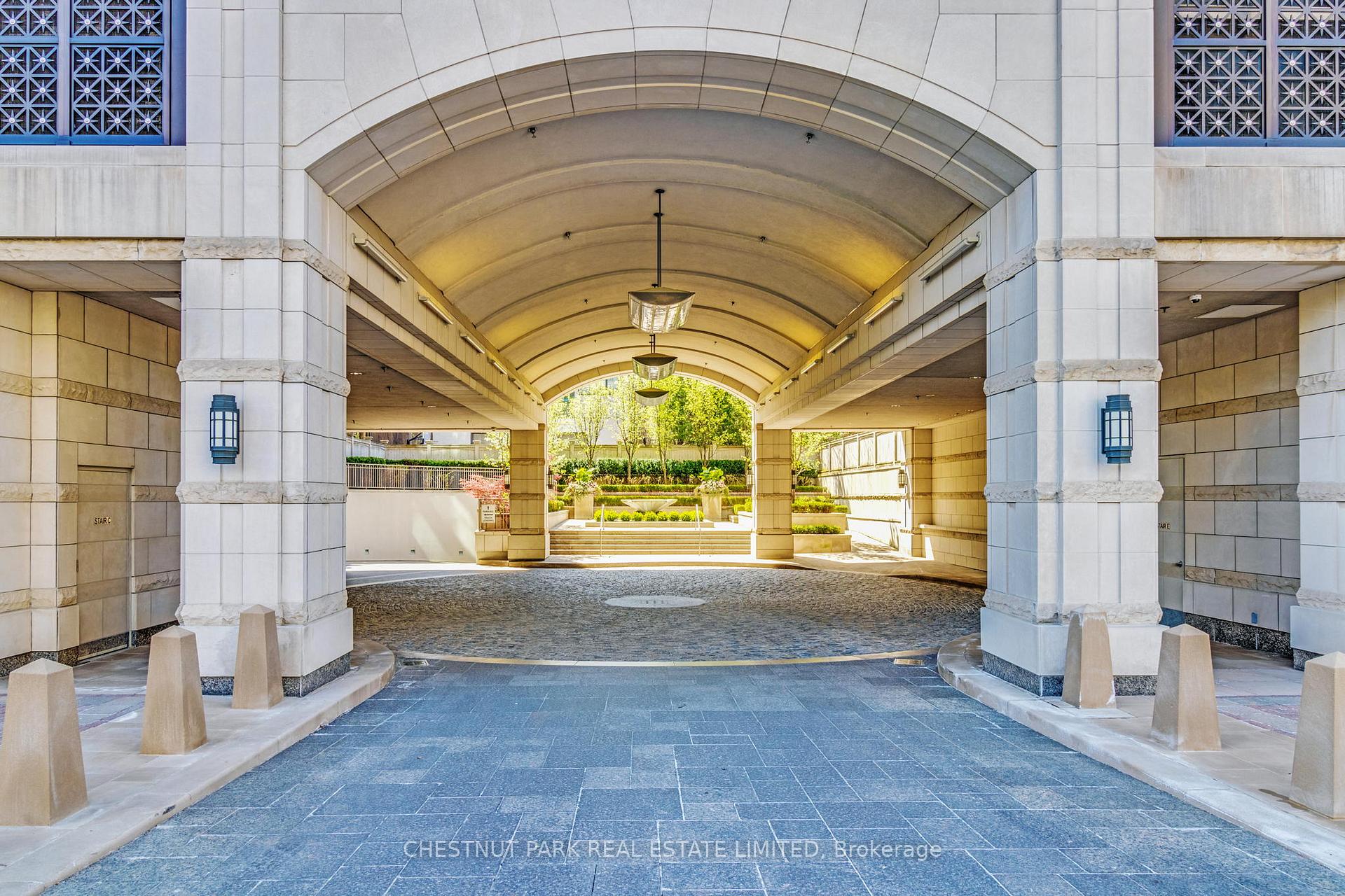 Photo 4 of Unit 308, 155 St Clair Avenue W, Toronto, Casa Loma — HOMEH