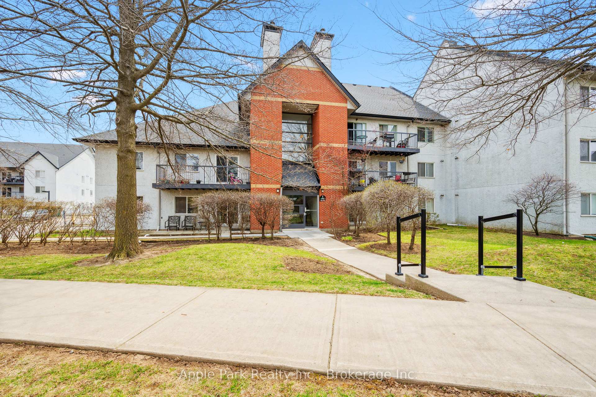 Front of Unit 614, 1450 Glen Abbey Gate