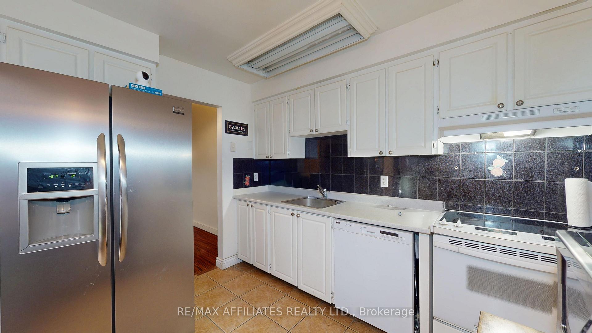 Photo 3 of Unit 11, 76 Compata Way S, Ottawa, Blackburn Hamlet — HOMEH