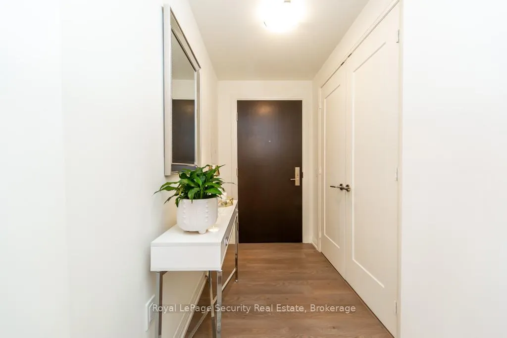 Photo 2 of Unit 403, 9000 Jane Street, Vaughan, Concord — HOMEH
