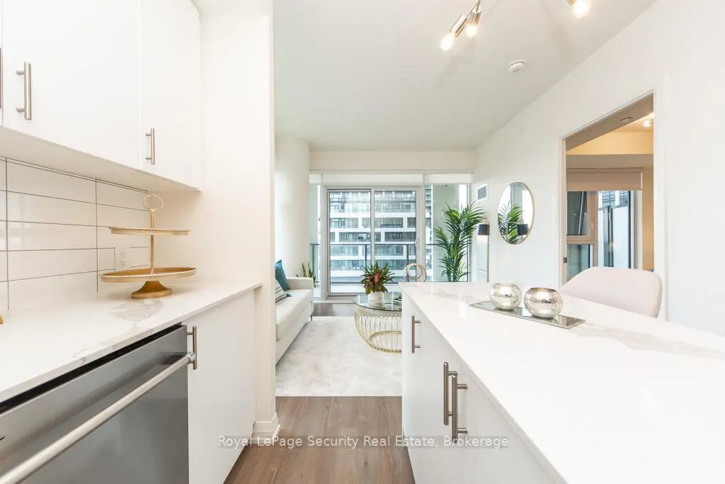 Photo 4 of Unit 403, 9000 Jane Street, Vaughan, Concord — HOMEH