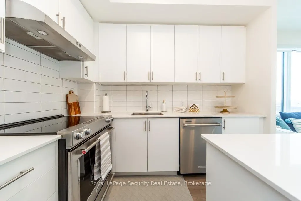 Photo 6 of Unit 403, 9000 Jane Street, Vaughan, Concord — HOMEH