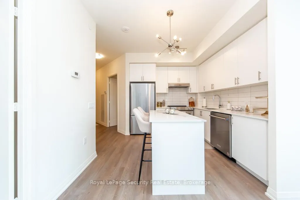 Photo 7 of Unit 403, 9000 Jane Street, Vaughan, Concord — HOMEH