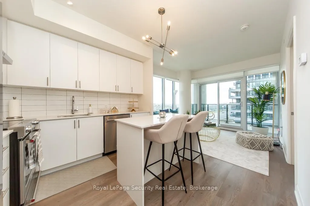 Photo 8 of Unit 403, 9000 Jane Street, Vaughan, Concord — HOMEH