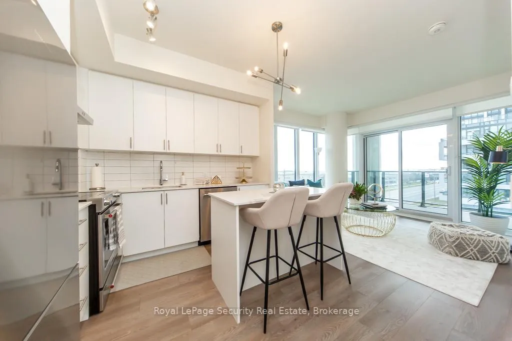 Photo 9 of Unit 403, 9000 Jane Street, Vaughan, Concord — HOMEH