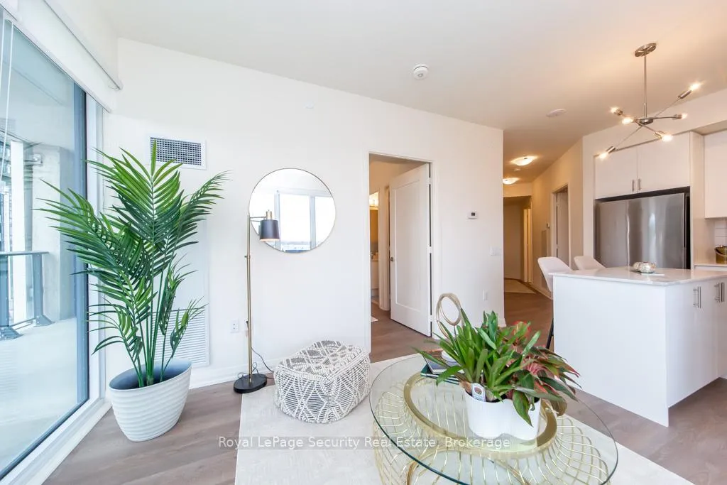 Photo 10 of Unit 403, 9000 Jane Street, Vaughan, Concord — HOMEH