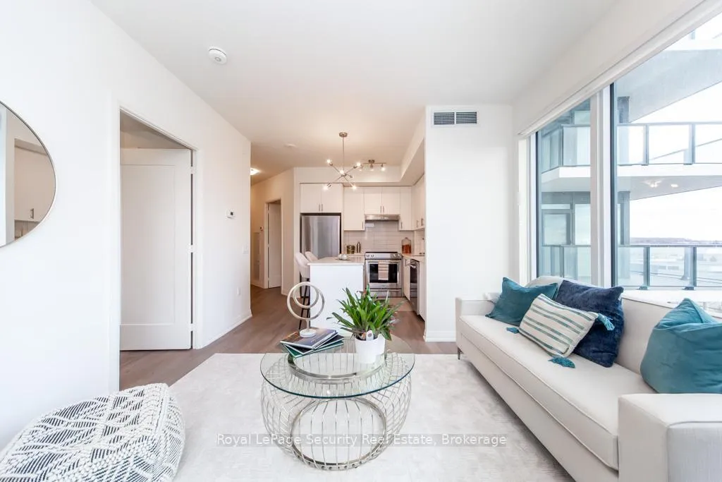 Photo 11 of Unit 403, 9000 Jane Street, Vaughan, Concord — HOMEH