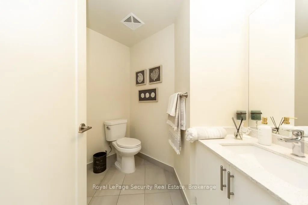 Photo 15 of Unit 403, 9000 Jane Street, Vaughan, Concord — HOMEH