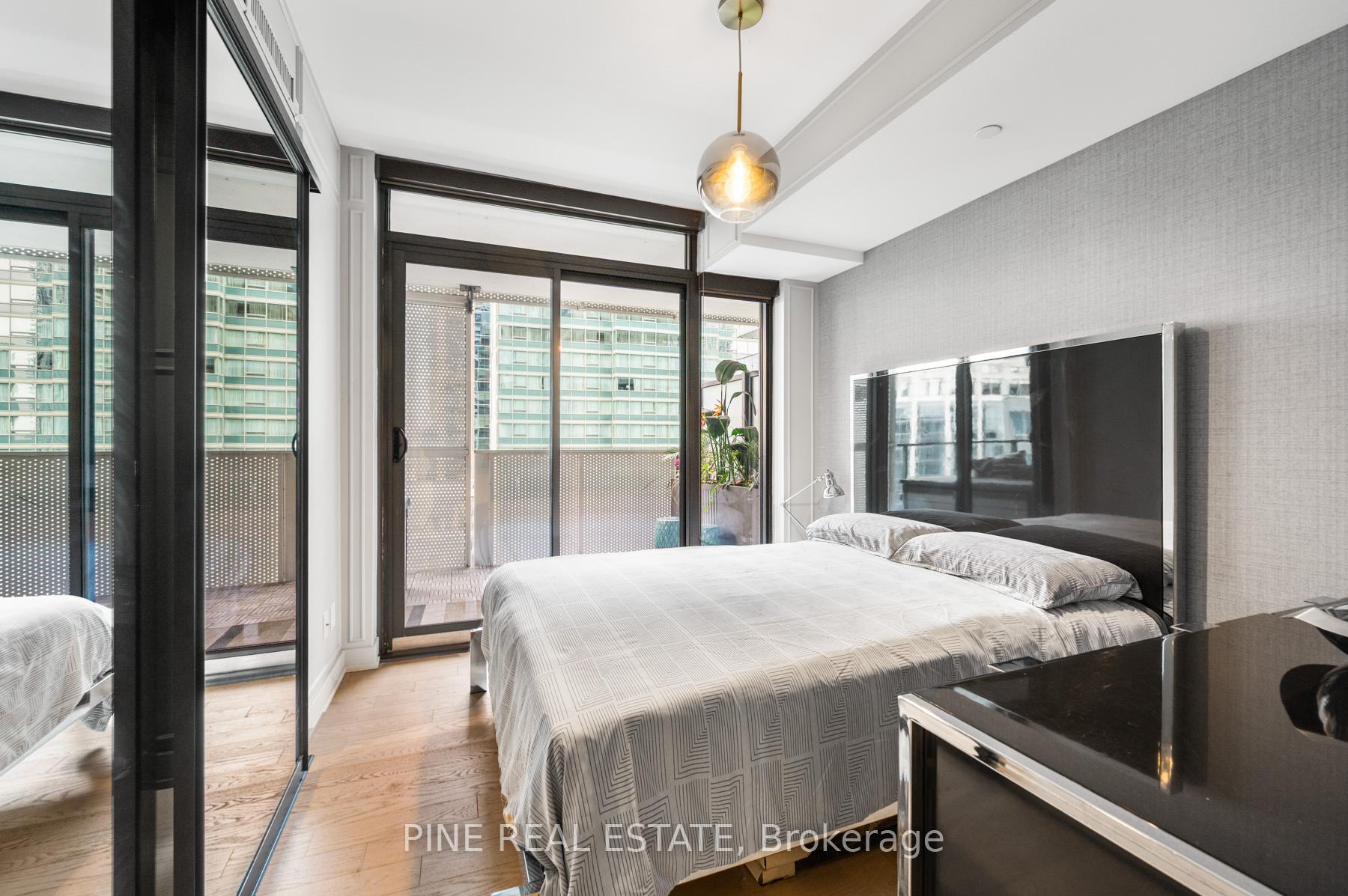 Photo 3 of Unit 1305, 25 Richmond Street E, Toronto, Church-Yonge Corridor — HOMEH