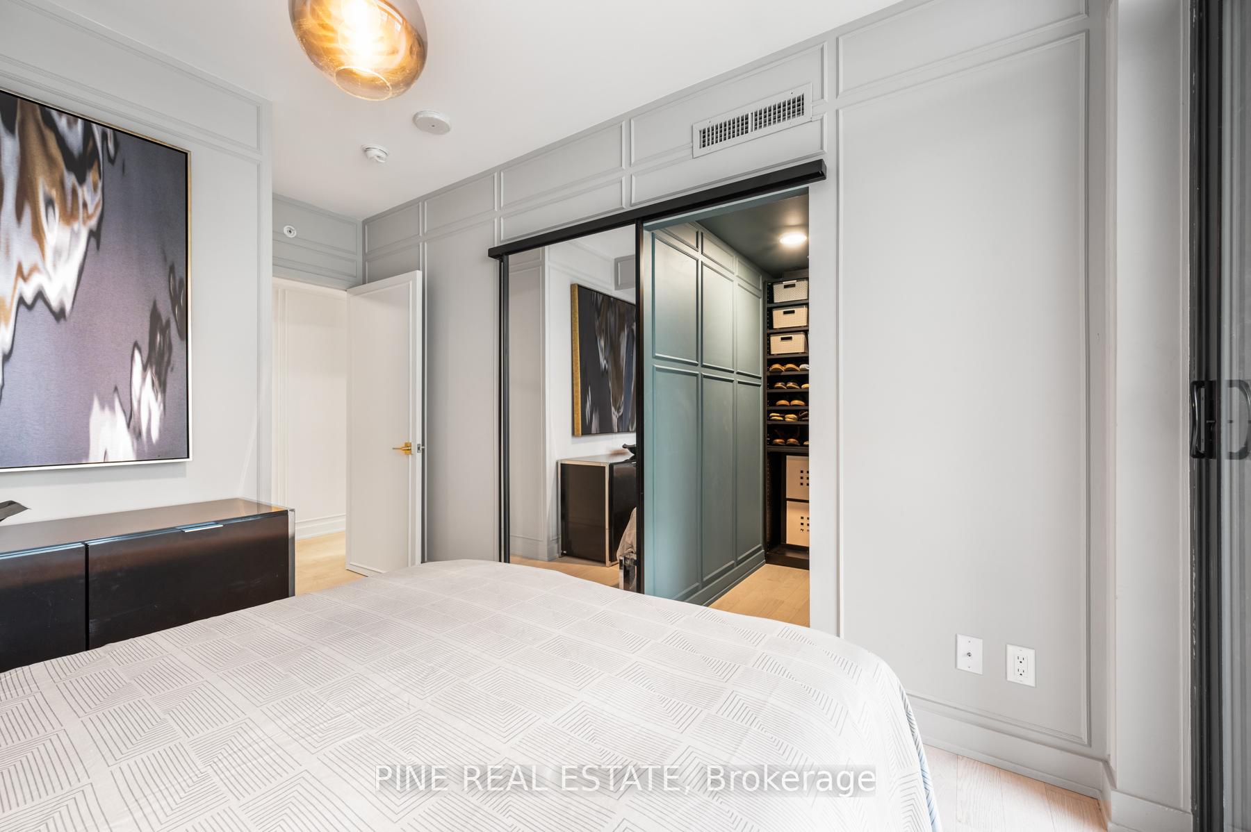 Photo 4 of Unit 1305, 25 Richmond Street E, Toronto, Church-Yonge Corridor — HOMEH