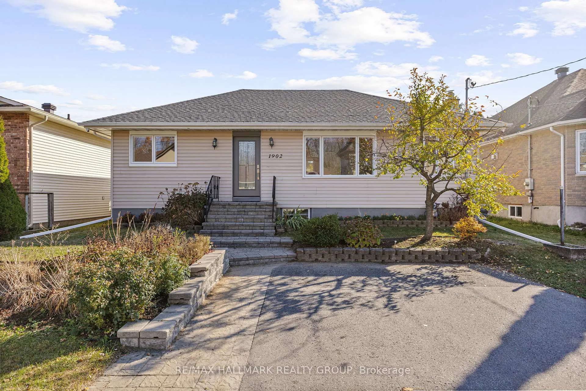 Photo 1 of 1902 Rosebella Avenue, Ottawa, Blossom Park/Leitrim — HOMEH
