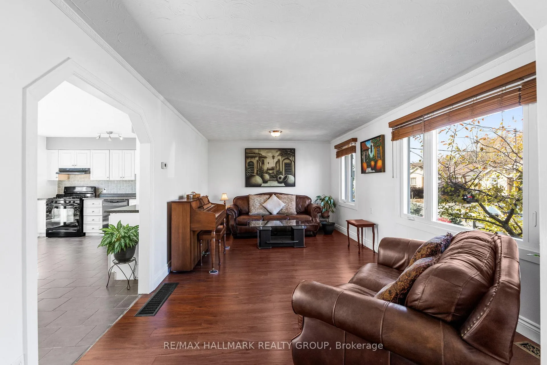 Photo 4 of 1902 Rosebella Avenue, Ottawa, Blossom Park/Leitrim — HOMEH