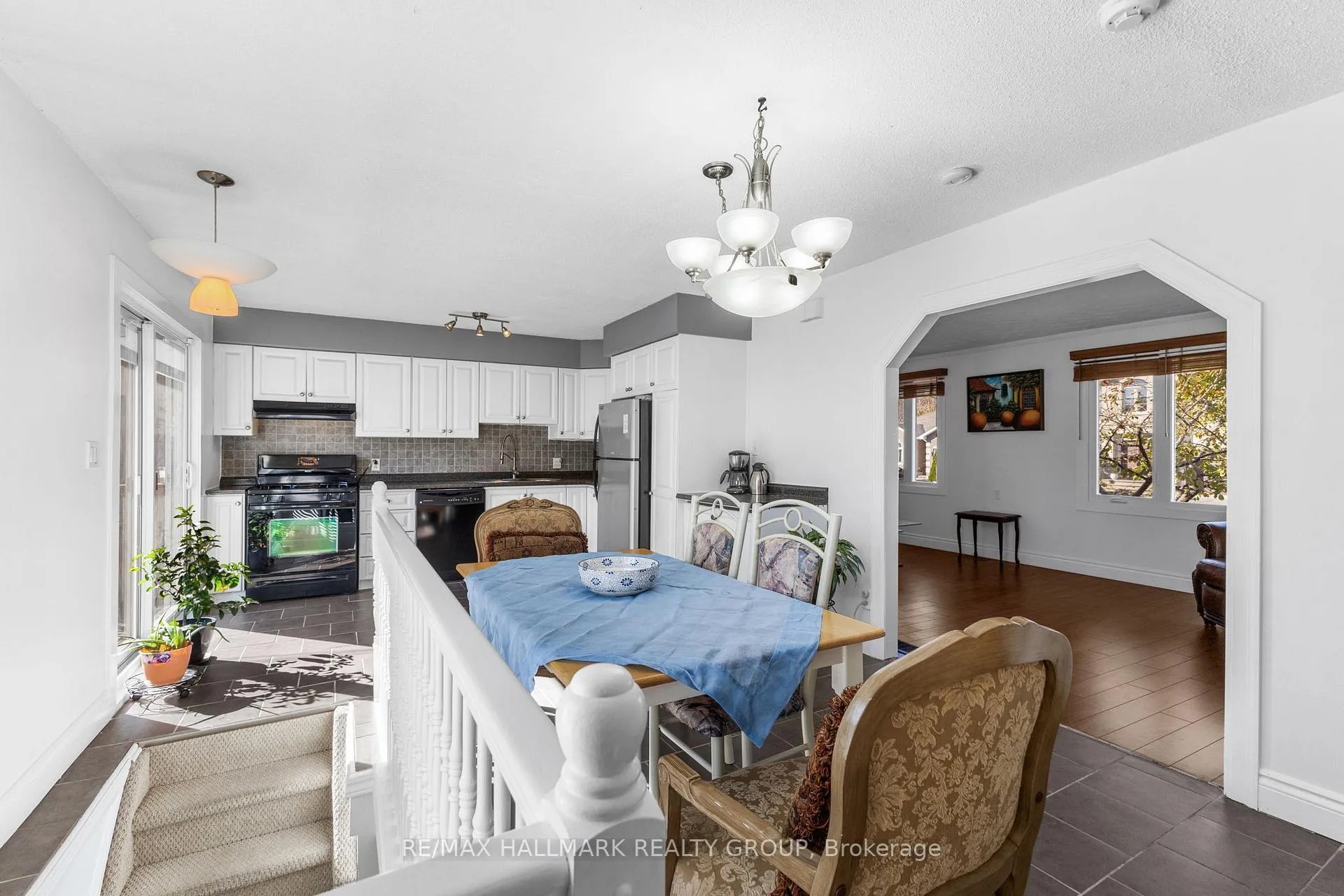 Photo 8 of 1902 Rosebella Avenue, Ottawa, Blossom Park/Leitrim — HOMEH