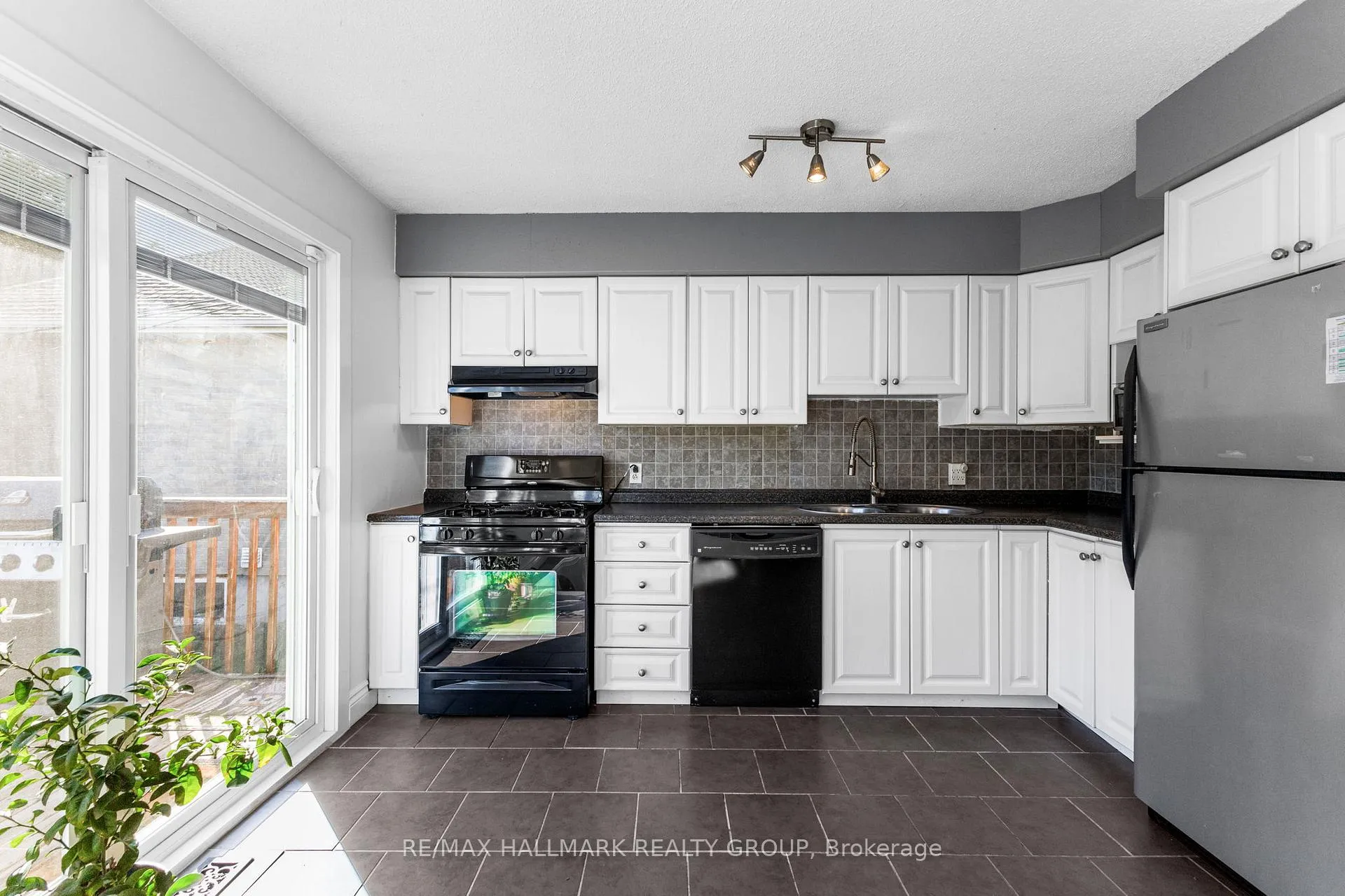 Photo 9 of 1902 Rosebella Avenue, Ottawa, Blossom Park/Leitrim — HOMEH